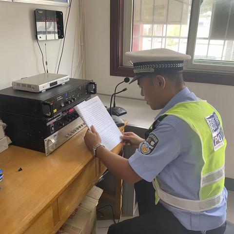 渭滨交警走进农村开展“月月都有122文明交通遍乡村”主题宣传活动