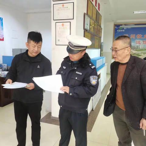 渭滨交警进出租车公司开展交通安全宣传