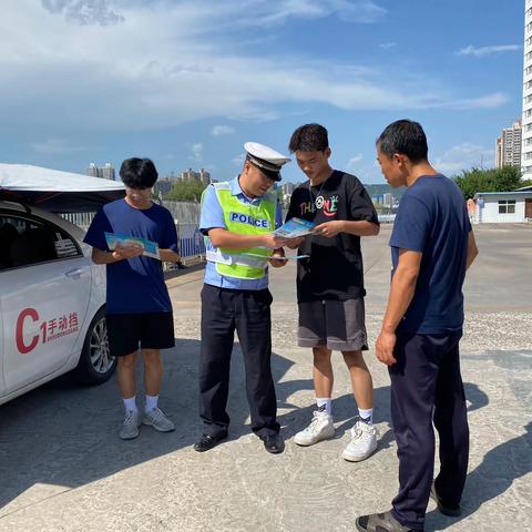 渭滨交警走进驾校开展交通安全宣传