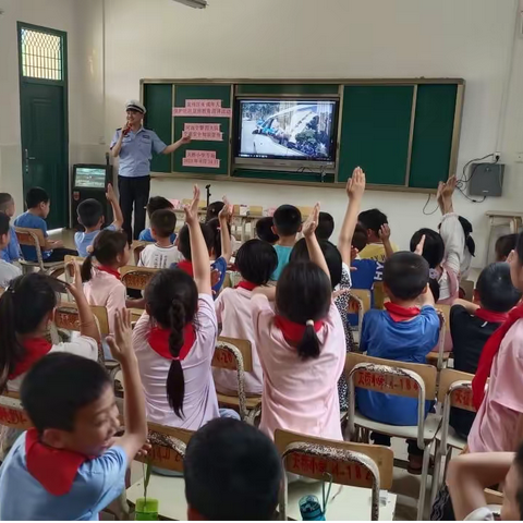 法治宣传进校园，安全出行伴身边——河池交警到天桥小学巡讲《未成年人保护法》 及宣传交通安全知识