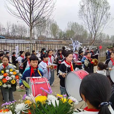 缅怀革命先烈，传承红色基因——东引小学清明节祭扫烈士墓