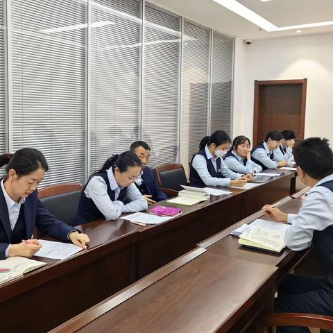 加强业务学习，稳抓重点工作