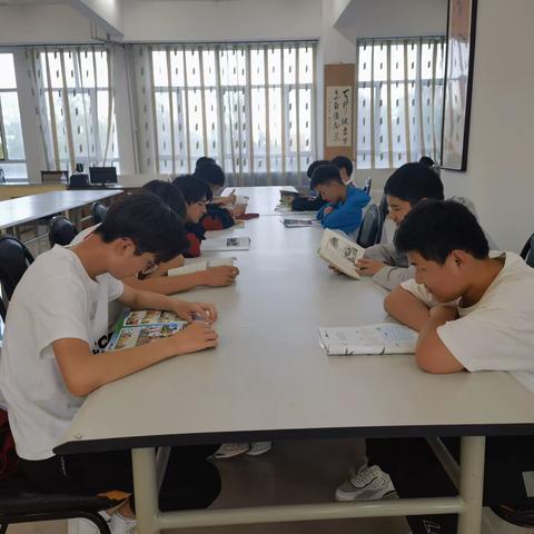 享受悦读时光，书香飘逸校园