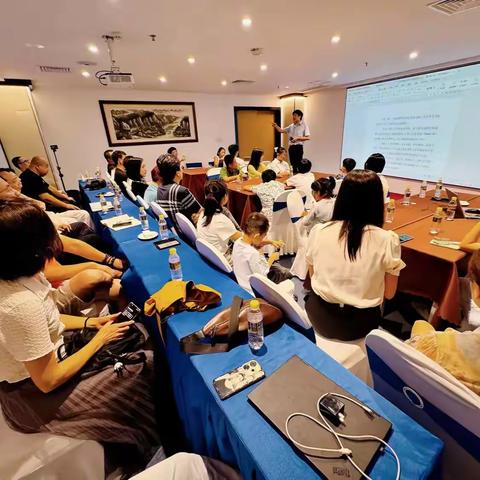让孩子用AI学未来！这堂课在海口市（龙华）人力资源服务产业园好评如潮