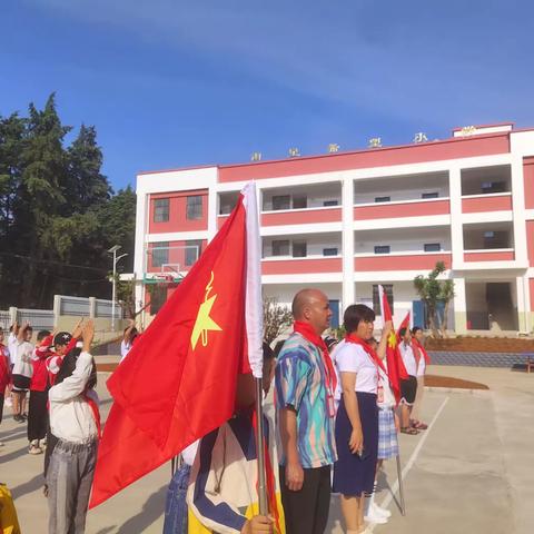 学习二十大，争做好队员—大村小学少先队入队暨"红领巾奖章”颁章仪式