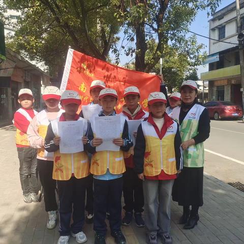 一盔一带  安全相伴——义丰小学富山校区开展交通安全志愿宣传活动