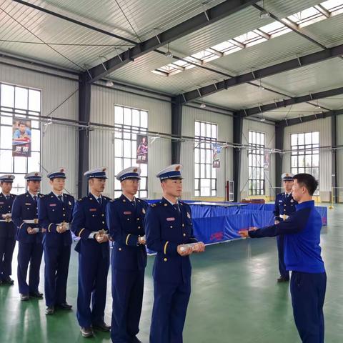 内练素质 外树形象——悦东消防站严密组织“119宣传日”抽选人员队列训练