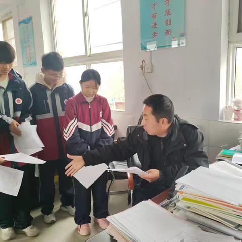 秦岭学校：期中考试鸣号角，凝心聚力谱新篇——八年级周工作纪实