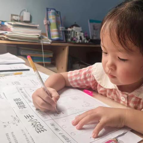 【广信区第五幼儿园小一班班本课程】“手”次相遇（二）：指尖上的奇妙旅程