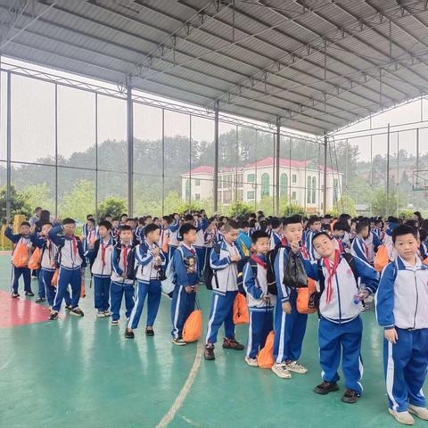 铜仁市第四小学三年级七班赴牛王城开展研学旅行“烹然心动秀厨艺.快乐生活我做煮”