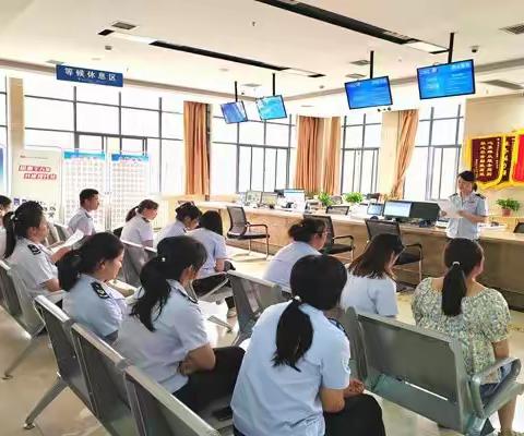 商南县税务局第一分局开展“廉政谈话筑防线，清风气正过双节”活动