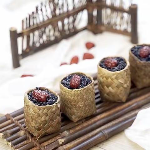 倾听儿童  相伴成长——红苹果幼稚园制作软糯江南美味乌米饭活动掠影