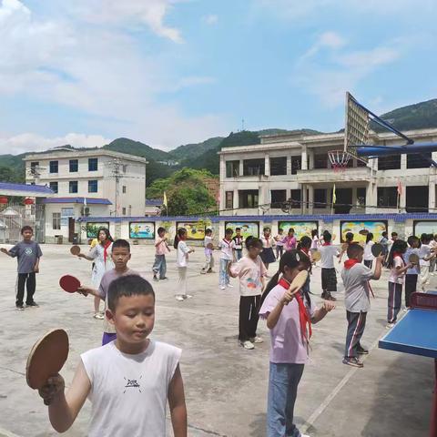 莲花池小学推广乒乓球运动