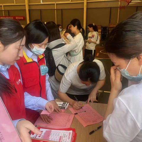 徽商银行六安分行巾帼服务队携手六安市人民医院庆祝“5·12”国际护士节活动