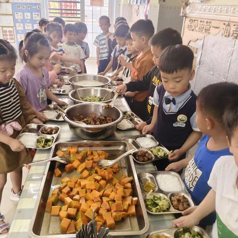 澄迈县美亭中心幼儿园中二班生活活动——中班自我服务的进餐“食”光