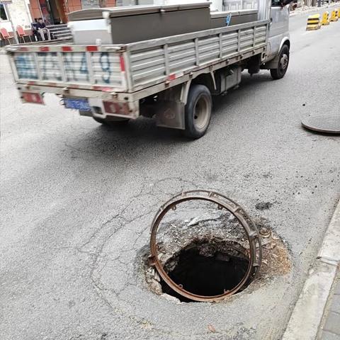 网格在行动 | 井盖隐患速处理，守护居民脚下安全