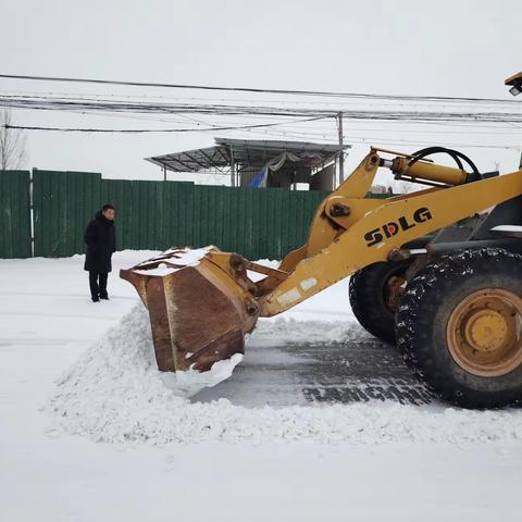 扫雪除冰   我们在行动