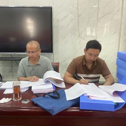 接渡镇中心小学开展督导评估检查工作纪实