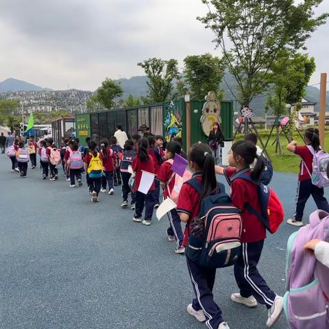 寻找春天，拥抱自然——​红星小学一年级“踏春赏景-毅力行”