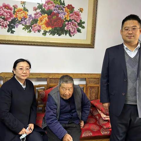 关爱银发群体 暖心上门服务——古商城支行为困难客户上门更换社保卡