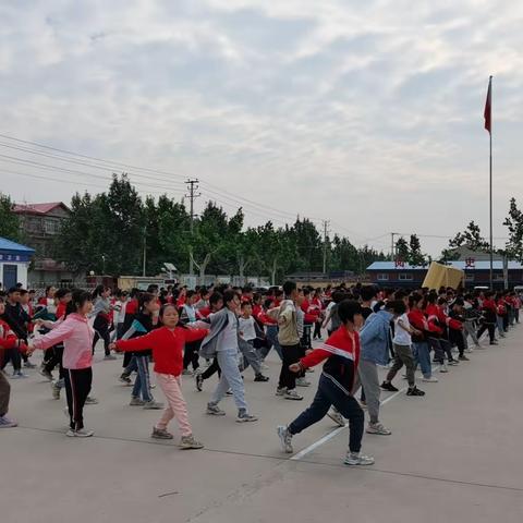 以心育人  向阳而行------ 邱县明德小学“关爱学生幸福成长”主题活动（一）