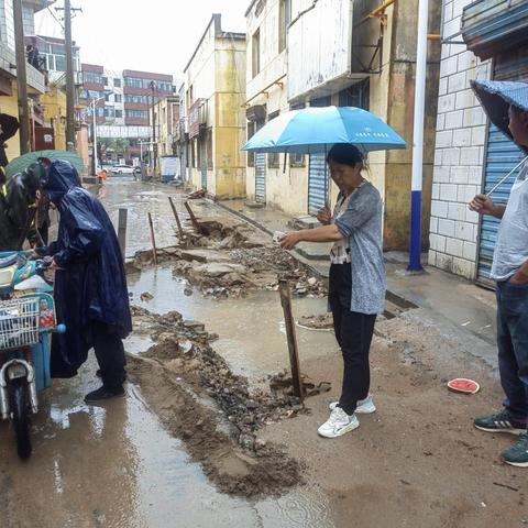 修复塌陷路面 消除安全隐患