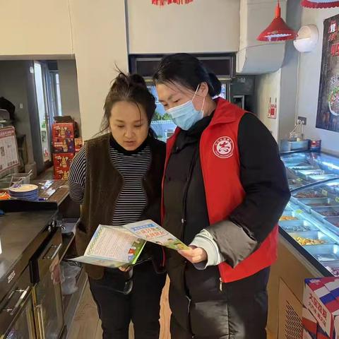 红街社区推进垃圾分类宣传，走进商铺普及知识