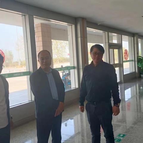 交建中心资产科服务区管理办主任王连群、资产科胡献智一行到馆陶服务区督导检查安全生产工作及环境卫生工作