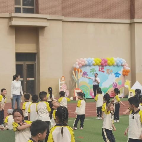 中和街幼儿园第一届亲子运动会
