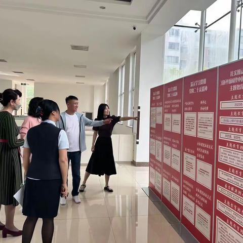 渠道与运营管理部党支部与新区支行党支部联合开展“传承—纪念张富清老英雄”主题党日活动
