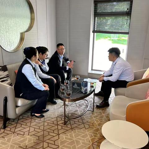 建行丹东新区支行开展“向张富清老英雄学习”主题党日活动