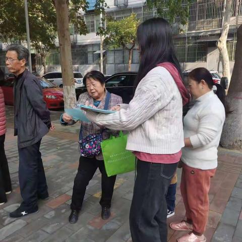 鹿苑街道鹿苑社区开展国家卫生城市复审宣传工作