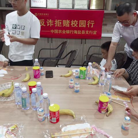 农行海盐营业中心开展“反诈拒赌校园行”主题宣讲活动