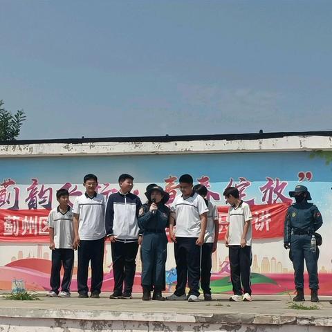 蓝天救援队进入科科中学开展防溺水知识宣讲