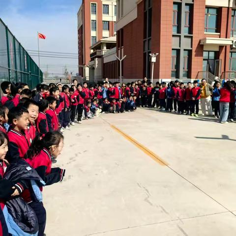 以练筑防——富国街道城西小学开展灭火实操演练