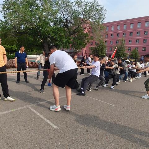 “粽”享欢乐，“拔”出精彩！——齐市三中教师拔河趣味赛
