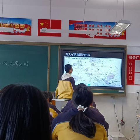 聚焦核心素养 科学高效备考——锡林浩特市第三中学历史组参加“同课异构”中考教研活动