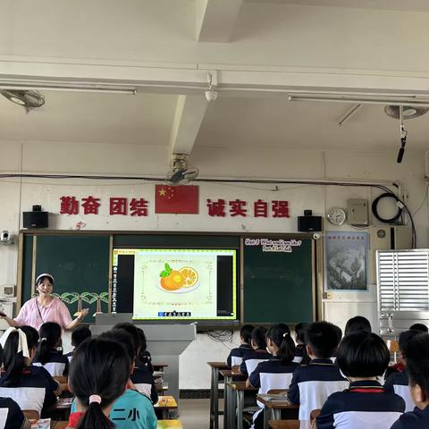 金秋送教促交流  凝心聚力共前行 ——林州市第二实验小学名师工作室送研送教志愿服务活动