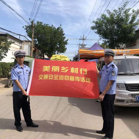 交警赶庙会 平安宣传忙