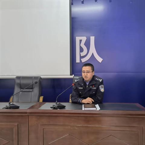 巡查大队召开规范执法法治培训会