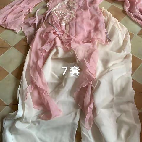 欢乐堡幼儿园服装数量