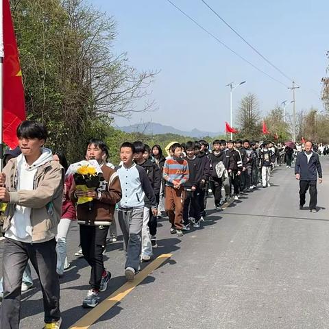 龙虎山中学清明祭英烈