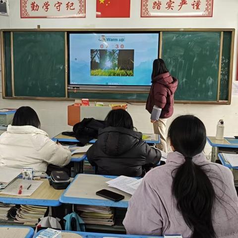 聚集体智慧，备精彩课堂—记八年级英语组集体备课