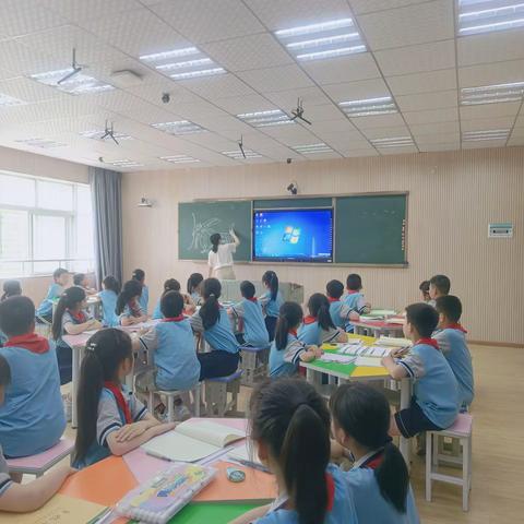 聚焦学科融合  发展学生素养 ——张娟名师工作室“请进来”磨课活动