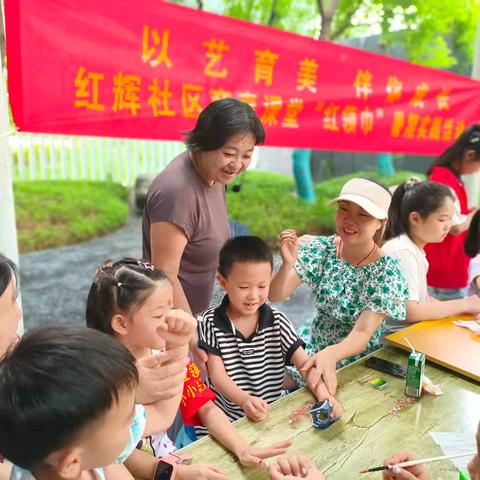 新时代文明实践站 | 炫彩亲子绘，爱在时光里