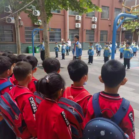 走进小学 快乐衔接 ——开封市梁苑小学开展“幼小衔接”主题活动