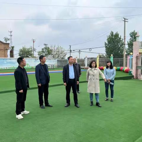 人大调研进校园 情系教育促发展——县人大常委会副主任王苏平、县人大教工委主任郭晓艳来我校调研