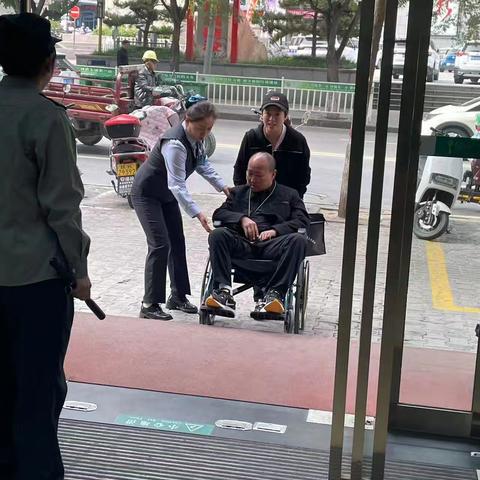 绥德西山路支行农情暖域新篇章----深化金融为民 温暖适老服务