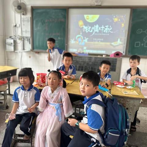 浓浓中秋-花好月圆、情满中秋                      娄底五小二（2）班