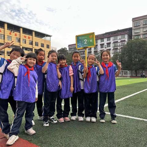 足球点燃激情⚽️绿茵绽放梦想                        娄底五小二（2班）